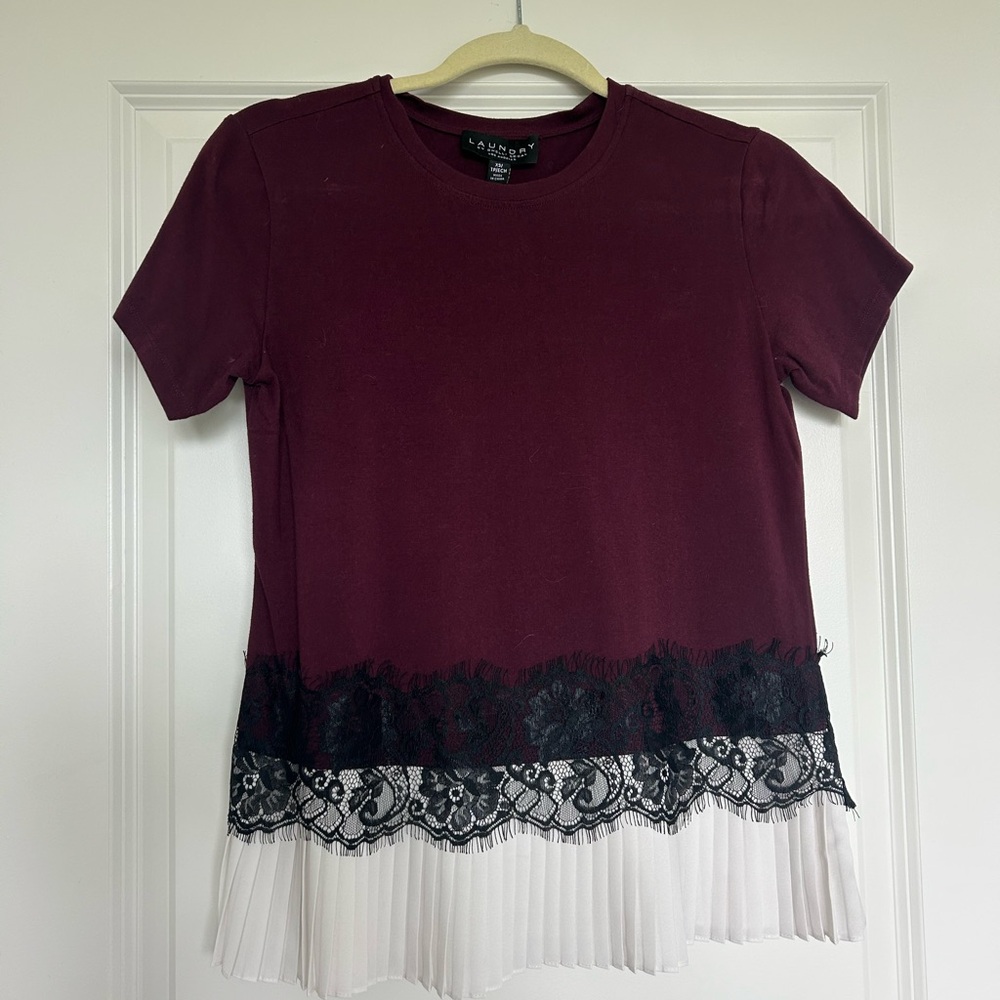 Laundry by Shelli Segal Burgundy Lace-Trim Pleated Hem Tee
